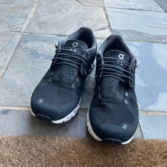 On cloud sneakers - Picture 1 of 7